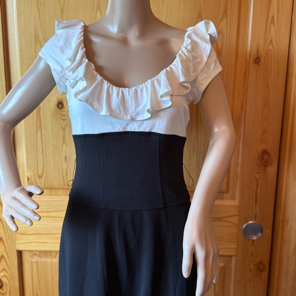 Vintage Y2K Cache Black White Colorblock Dress Size 8 Ruffle Collar Bodycon - Picture 2 of 13